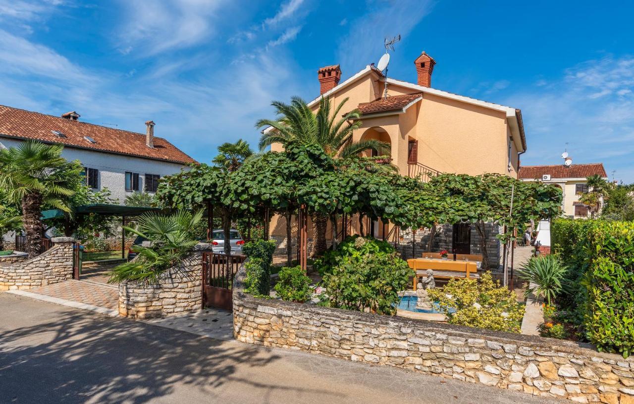 Apartments Feniks Porec Exterior photo